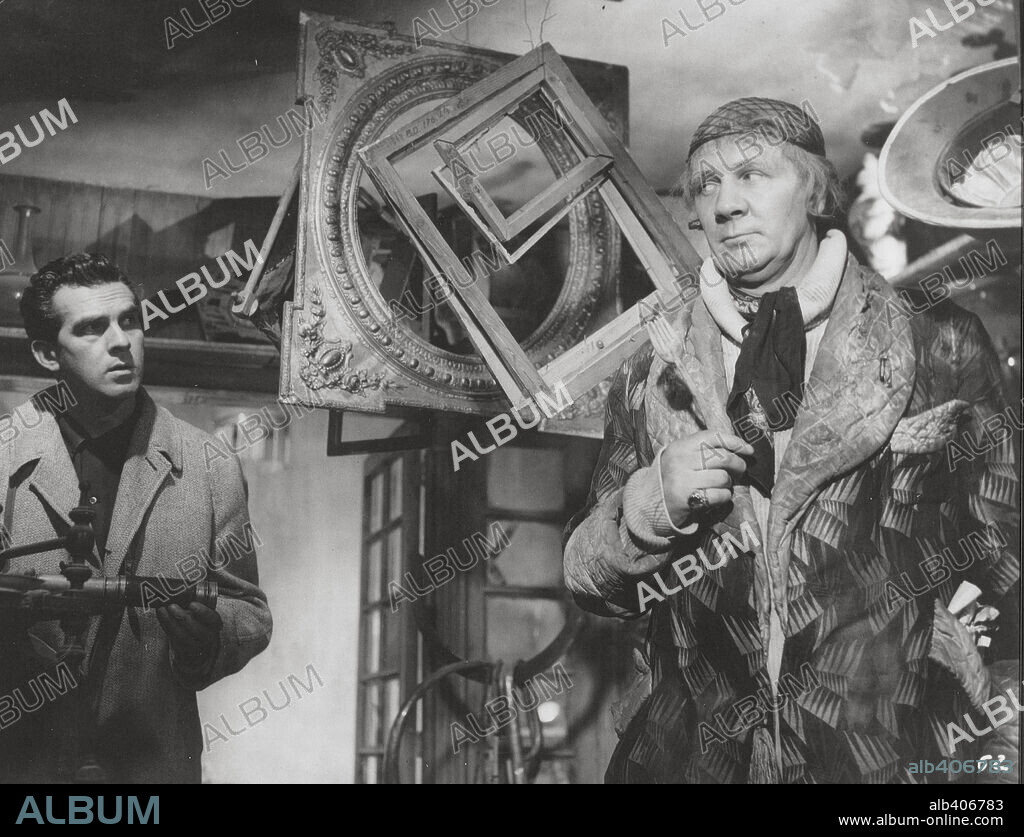 MICHAEL REDGRAVE in MISTER ARKADIN, 1955 (MR. ARKADIN), directed by ORSON WELLES. Copyright MERCURY/CERVANTES FILMS/FILMORSA.
