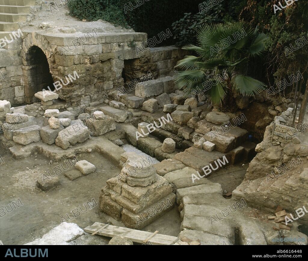 RESTOS DEL TEATRO ROMANO DE MALAGA CONSTRUIDO EN EL SIGLO I AC.