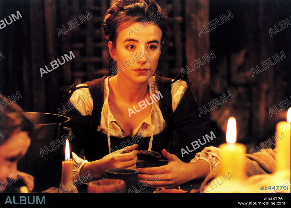 ROMANE BOHRINGER in TOM THUMB, 2001 (LE PETIT POUCET), directed by OLIVIER DAHAN. Copyright LA CHAUVE SOURIS/STUDIO CANAL/FRANCE 3 CINEMA.