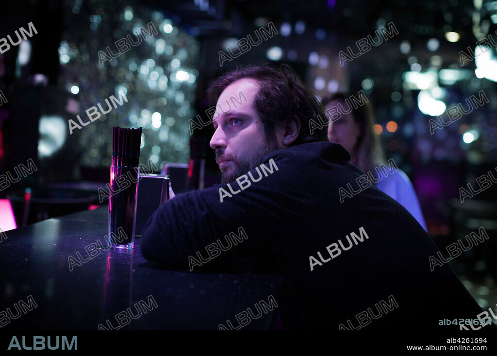 CARLOS VERMUT en QUIEN TE CANTARA, 2018, dirigida por CARLOS VERMUT. Copyright Apache Films / Áralan Films / Les Films du Worso.