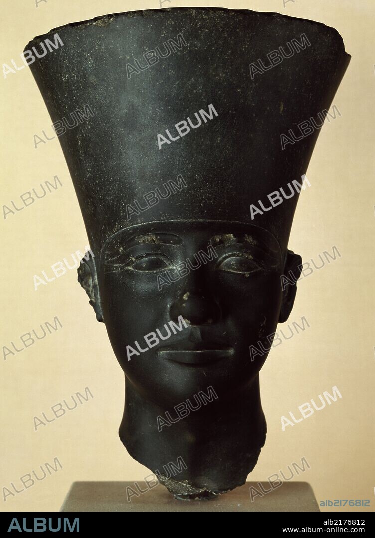 Head of Pharaoh Userkaf, schist statue, from the Sun Temple of Abusir. Egyptian civilisation, Old Kingdom, Dynasty V.