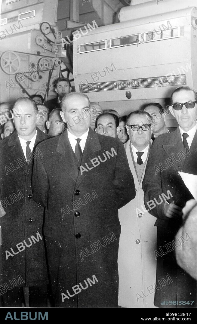 28 noviembre 1962. el señor Solís, ministro secretario general del Movimiento, Asistió al acto de inauguración de la cooperativa Algodonera Mirasierra.