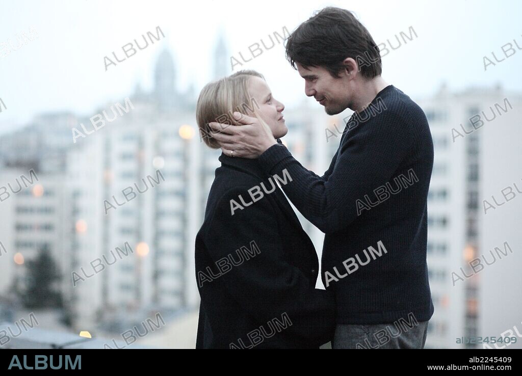 ETHAN HAWKE and JOANNA KULIG in THE WOMAN IN THE FIFTH, 2011 (LA FEMME DU VEME), directed by PAWEL PAWLIKOWSKI. Copyright HAUT ET COURT.