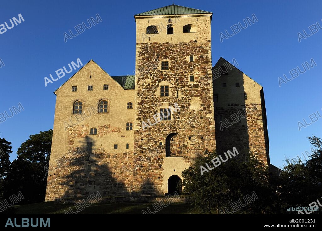FINLANDIA. TURKU. Vista exterior del CASTILLO de la población, uno de los edificios más antiguos del país. De época medieval. Su construcción se inició en el S. XIII. Norte de Europa.