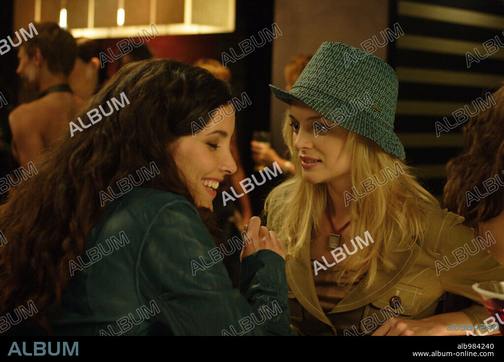HEATHER GRAHAM and RACHEL SHELLEY in GRAY MATTERS, 2006, directed by SUE KRAMER. Copyright ARCHER ENTERTAINMENT/BELLA FILMS/BOB YARI PRODUCTIONS.