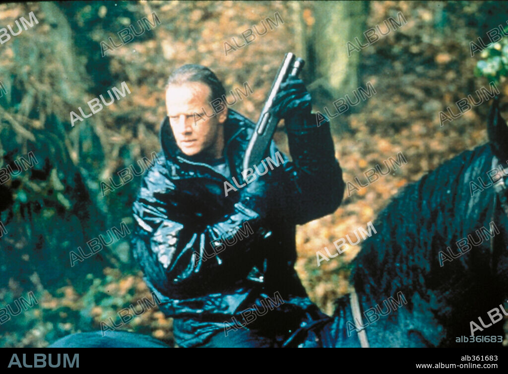 CHRISTOPHER LAMBERT in FORTRESS 2: RE-ENTRY, 1999, directed by GEOFF MURPHY. Copyright GOWER PRODUCTIONS.