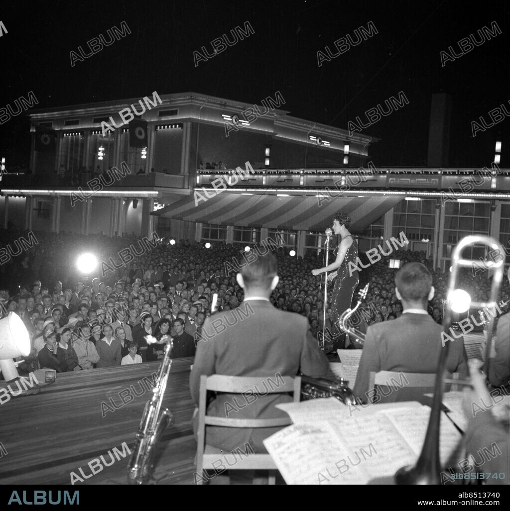 GÖTBORG 1956-07-03.. Lena Horne uppträder på Liseberg *** Local Caption *** GT Låda: Krep-Liseberg Foto: Kamerareportage / TT / Kod: 2524.