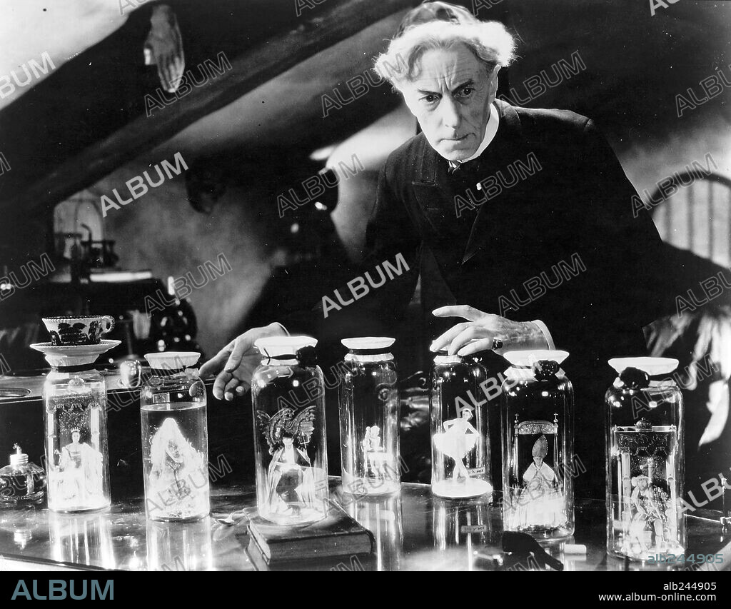ERNEST THESIGER en LA NOVIA DE FRANKENSTEIN, 1935 (THE BRIDE OF FRANKENSTEIN), dirigida por JAMES WHALE. Copyright UNIVERSAL PICTURES.