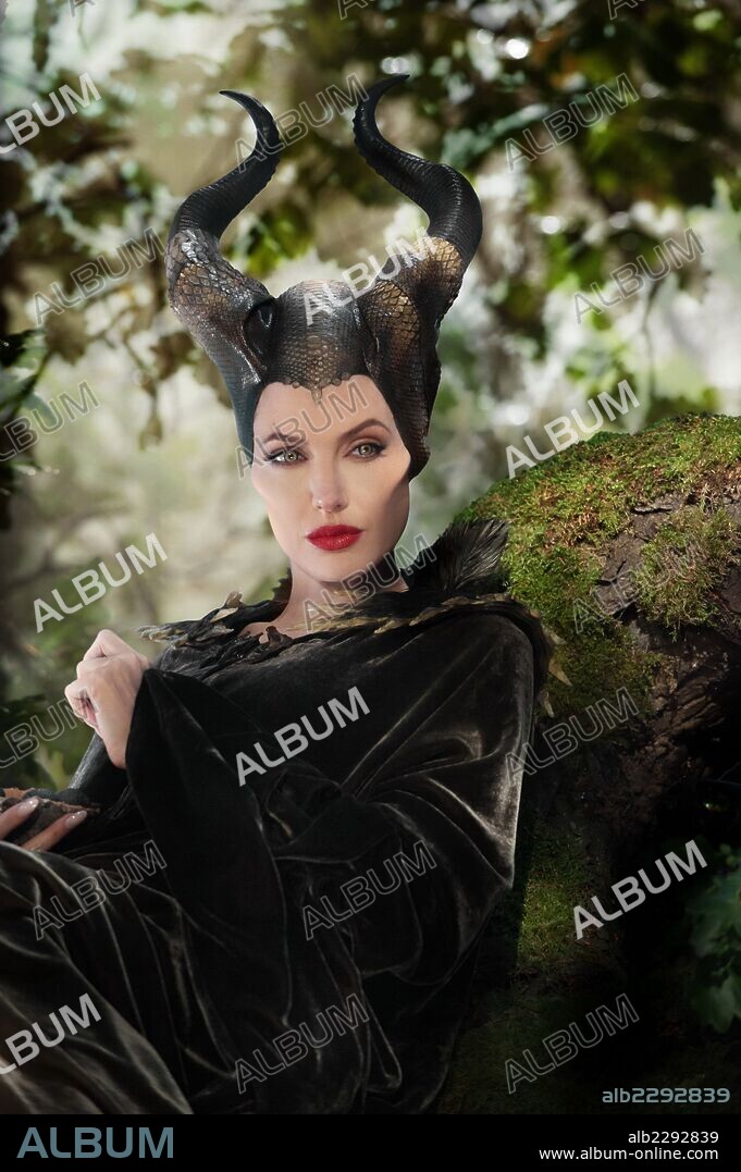 ANGELINA JOLIE en MALEFICA, 2014 (MALEFICENT), dirigida por ROBERT STROMBERG. Copyright MOVING PICTURE COMPANY.
