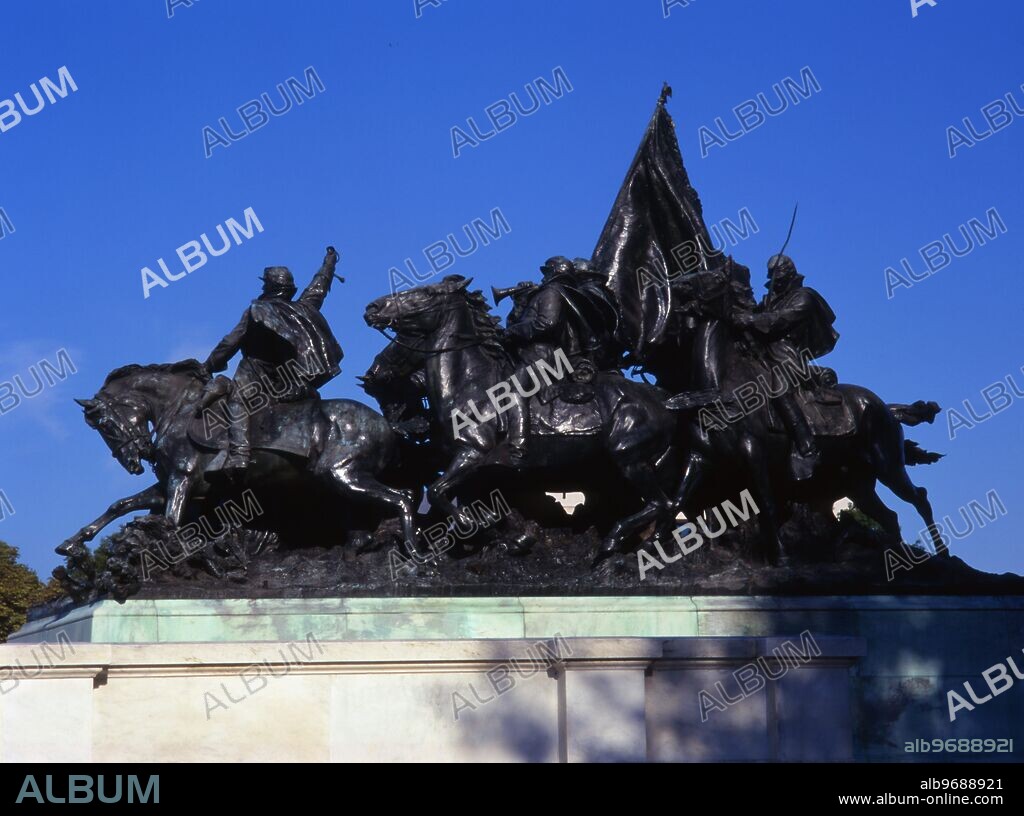 The General Ulysss S. Grant memorial, to the east end of the Mall, as sculpted by Henry Merwin Shrady. This detail shows the cavalry.
