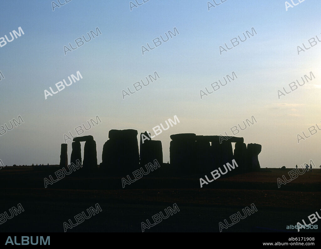 CROMLECH DE STONEHENGE - SANTUARIO UTILIZADO COMO SEPULCRO Y CALENDARIO DE PIEDRA - 2500/1700 AC.