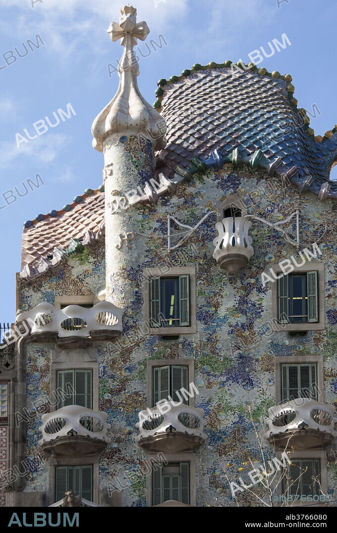 SALVADOR DALÍ. Casa Batllo, a house designed by Antonio Gaudi and admired by Salvador Dali, UNESCO World Heritage Site, Passeig de Gracia, Barcelona, Catalunya, Spain, Europe.