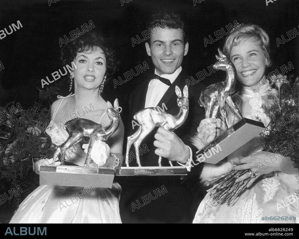 HORST BUCHHOLZ, Gina Lollobrogida, Hotte Buchholz and MARIA SCHELL. Bambi Awardees of 1958 (l-r) Gina Lollobrogida, Horst "Hotte" Buchholz and Maria Schell. Buchholz is one of the few German actors who received international recognition. 16/03/1958