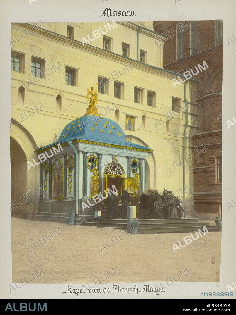 Resurrection Gate with the Iveron Chapel in Moscow, Moscow, Chapel of the Iberian Virgin. (title on object), anonymous (possibly), Henry Pauw van Wieldrecht, 1898, paper, albumen print, height 220 mm × width 275 mmheight 259 mm × width 365 mm.