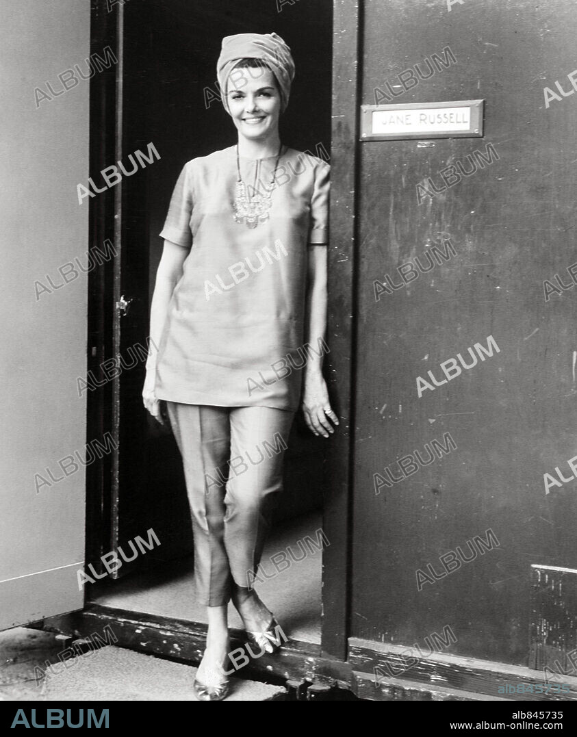JANE RUSSELL in JOHNNY RENO, 1966, unter der Regie von R. G. SPRINGSTEEN. Copyright PARAMOUNT PICTURES.
