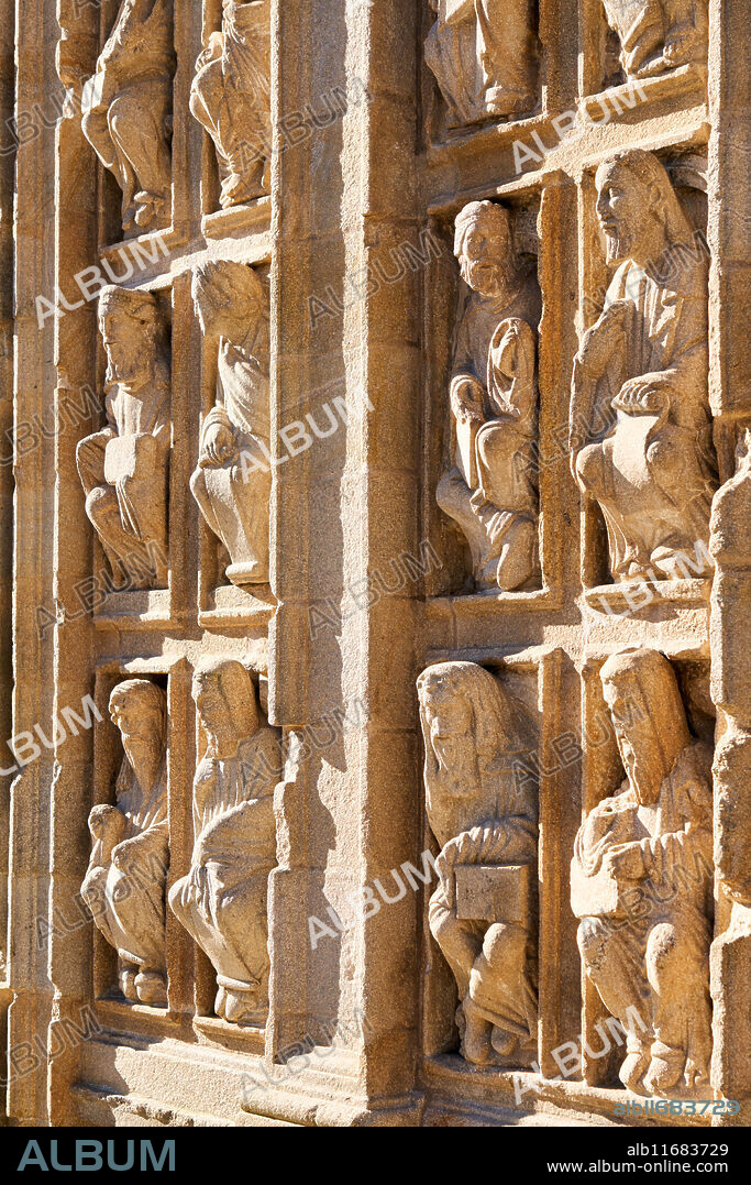 Puerta Santa de la Catedral, Praza da Quintana de Vivos, Santiago de Compostela, A Coruña, Galicia, Spain.