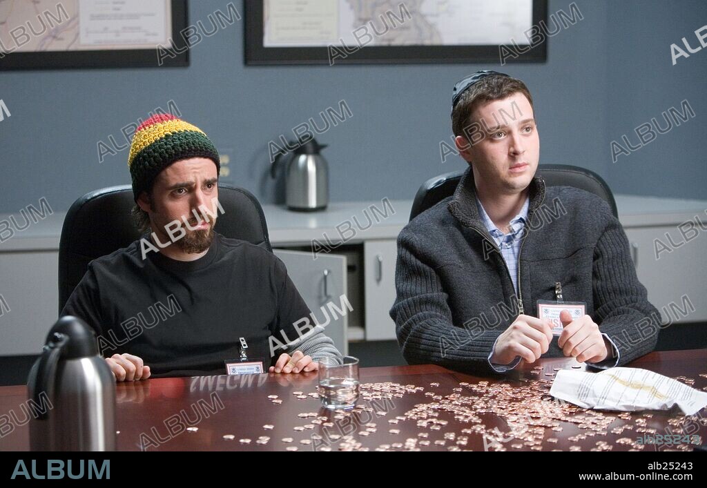DAVID KRUMHOLTZ and EDDIE KAYE THOMAS in HAROLD & KUMAR ESCAPE FROM GUANTANAMO BAY, 2008, directed by HAYDEN SCHLOSSBERG and JON HURWITZ. Copyright KINGSGATE FILMS/MANDATE PICTURES/NEW LINE CINEMA / TRUEBLOOD, JAMIE.