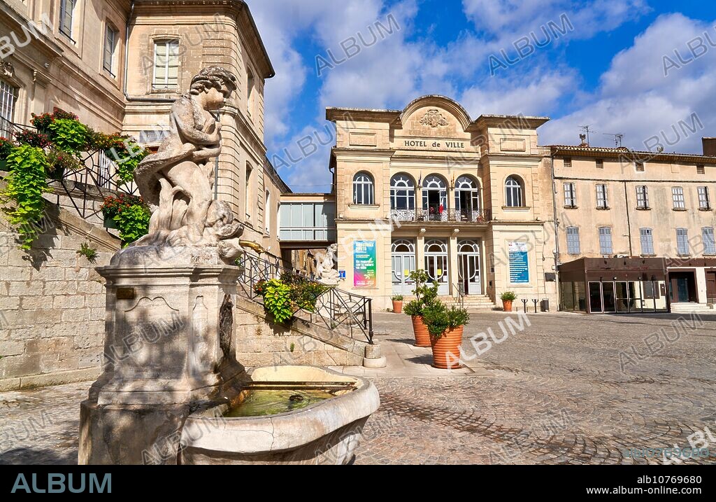 Hotel de Ville, Place Gabriel Péri, Apt, Vaucluse, Provence-Alpes-Côte dAzur, France, Europe.