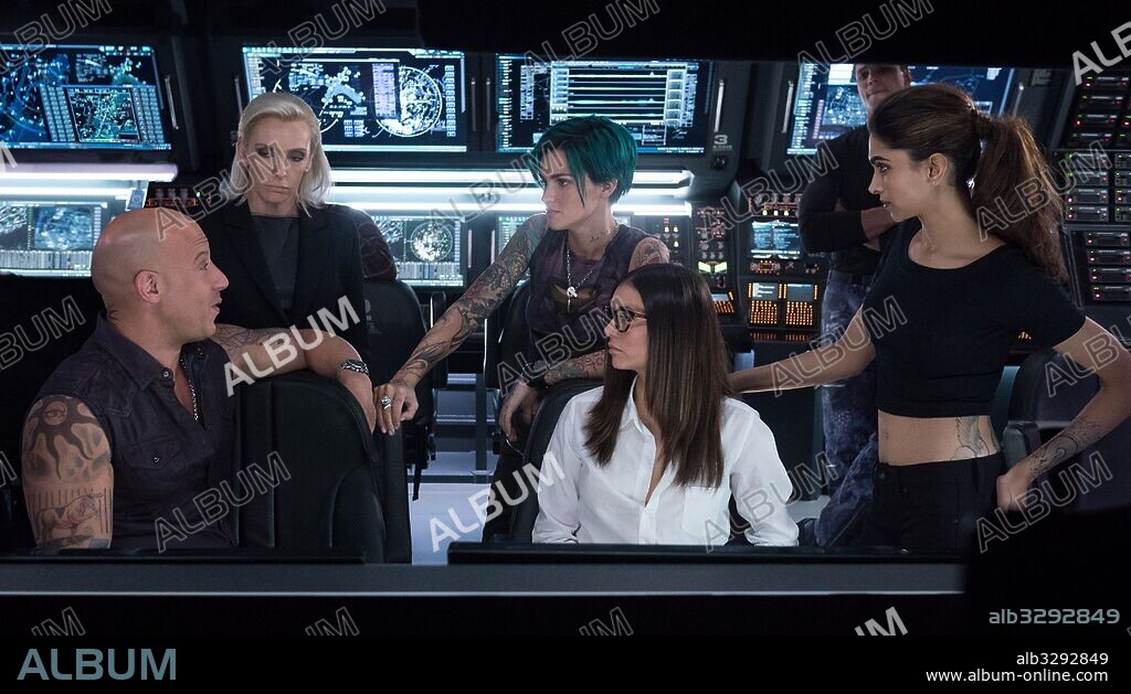 DEEPIKA PADUKONE, NINA DOBREV, RUBY ROSE, TONI COLLETTE et VIN DIESEL dans XXX: THE RETURN OF XANDER CAGE, 2017, réalisé par D. J. CARUSO. Copyright MAPLE CAGE PROD/ONE RACE FILMS/REVOLUTION STUDIOS/ROX PROD.