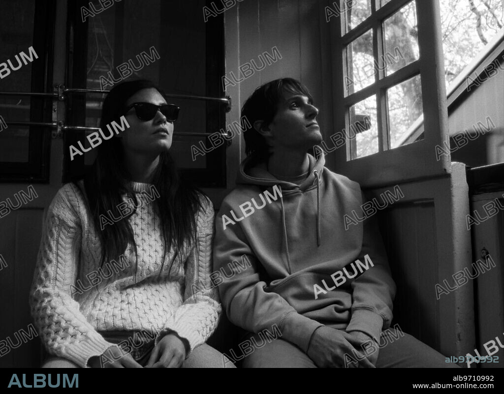 IÑIGO GASTESI and LORETO MAULEON in STILLNESS IN THE STORM, 2022 (GELDITASUNA EKAITZEAN), directed by ALBERTO GASTESI. Copyright Vidania Films / ETB.