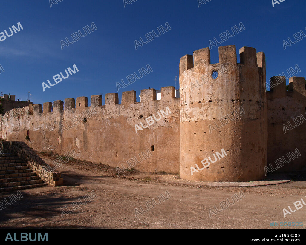 ARTE ISLAMICO. ESPAÑA. MURALLA ARABE en ALZIRA. Conserva un lienzo de unos 300 metros. Su fecha de construcción es el siglo XII. Provincia de Valencia. España.