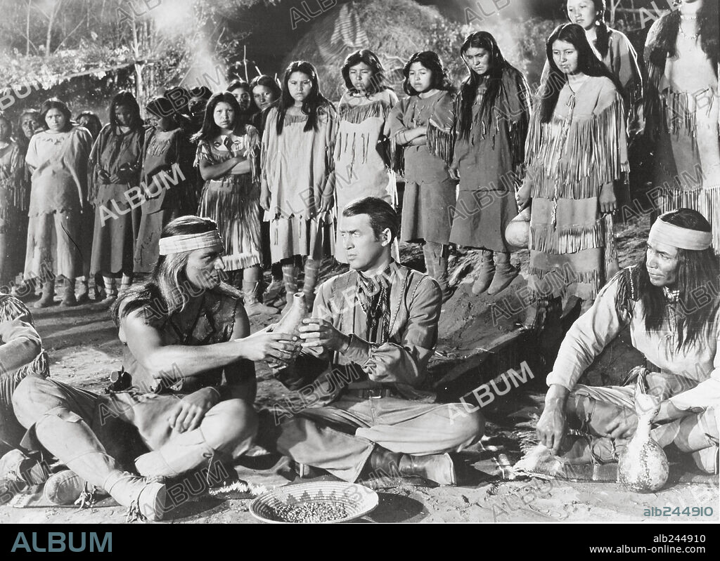 JAMES STEWART y JEFF CHANDLER en FLECHA ROTA, 1950 (BROKEN ARROW), dirigida por DELMER DAVES. Copyright 20TH CENTURY FOX.