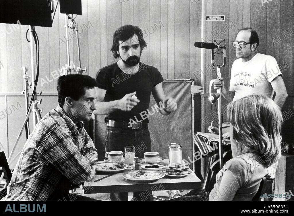 JODIE FOSTER et MARTIN SCORSESE dans TAXI DRIVER, 1976, réalisé par MARTIN SCORSESE. Copyright COLUMBIA PICTURES.