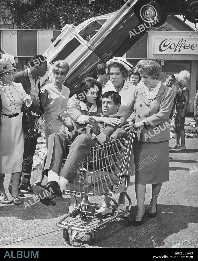 JERRY LEWIS in THE DISORDERLY ORDERLY, 1964, directed by FRANK TASHLIN. Copyright PARAMOUNT PICTURES.