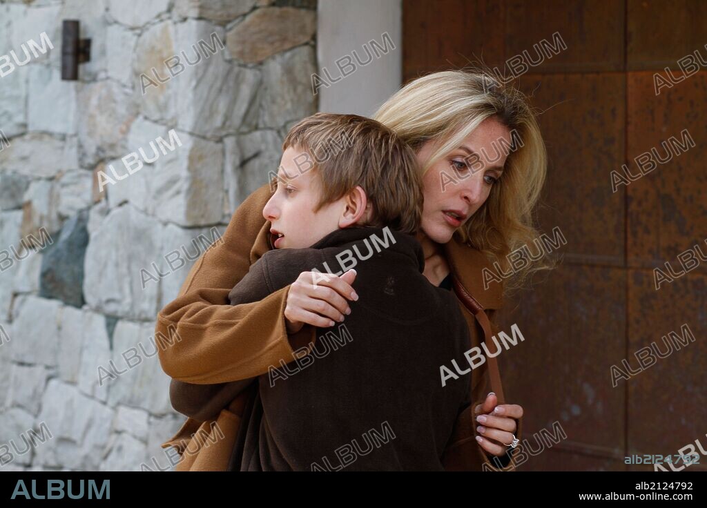 GILLIAN ANDERSON and KACEY MOTTET KLEIN in SISTER, 2012 (L'ENFANT D'EN HAUT), directed by URSULA MEIER. Copyright VEGA FILM/ARCHIPEL 35.