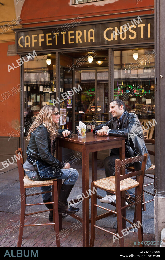 Modena, "Caffetteria Giusti" (coffee house/bar) in Farini street: couple at a bar table.