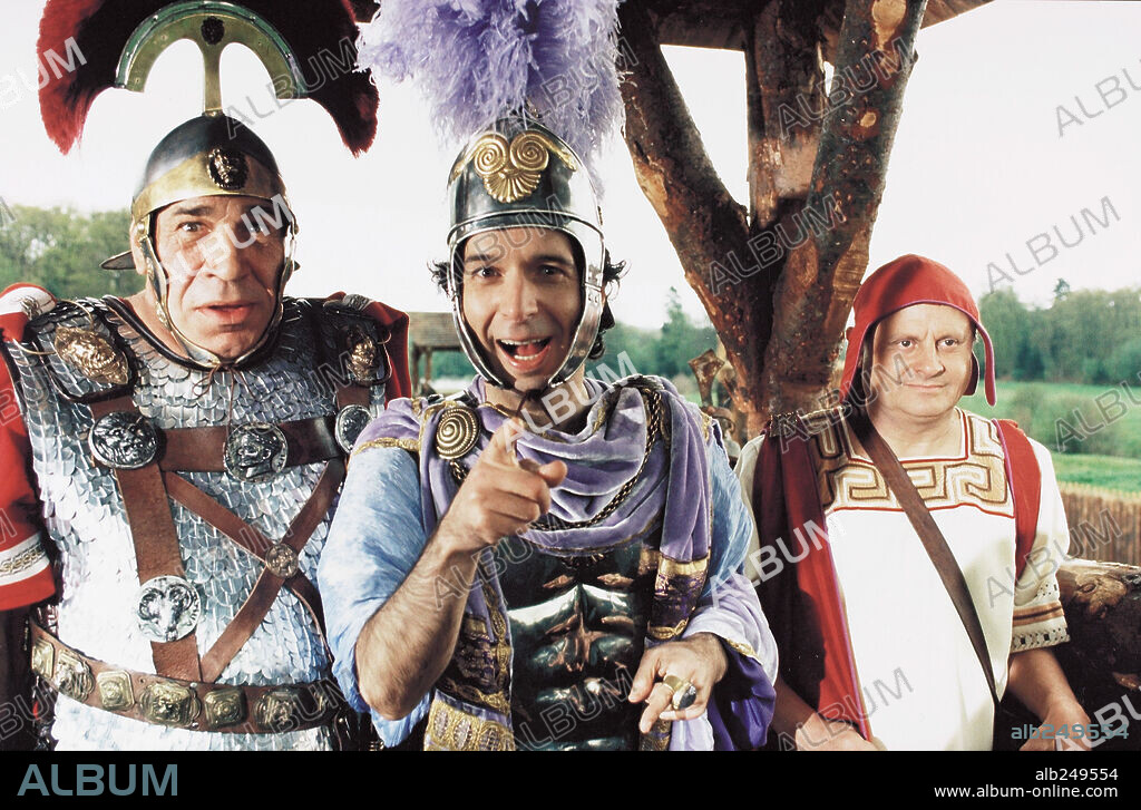 JEAN-PIERRE CASTALDI et ROBERTO BENIGNI dans ASTERIX ET OBELIX CONTRE CESAR, 1999, réalisé par CLAUDE ZIDI. Copyright RENN PRODUCTIONS / GEORGE, ETIENNE.