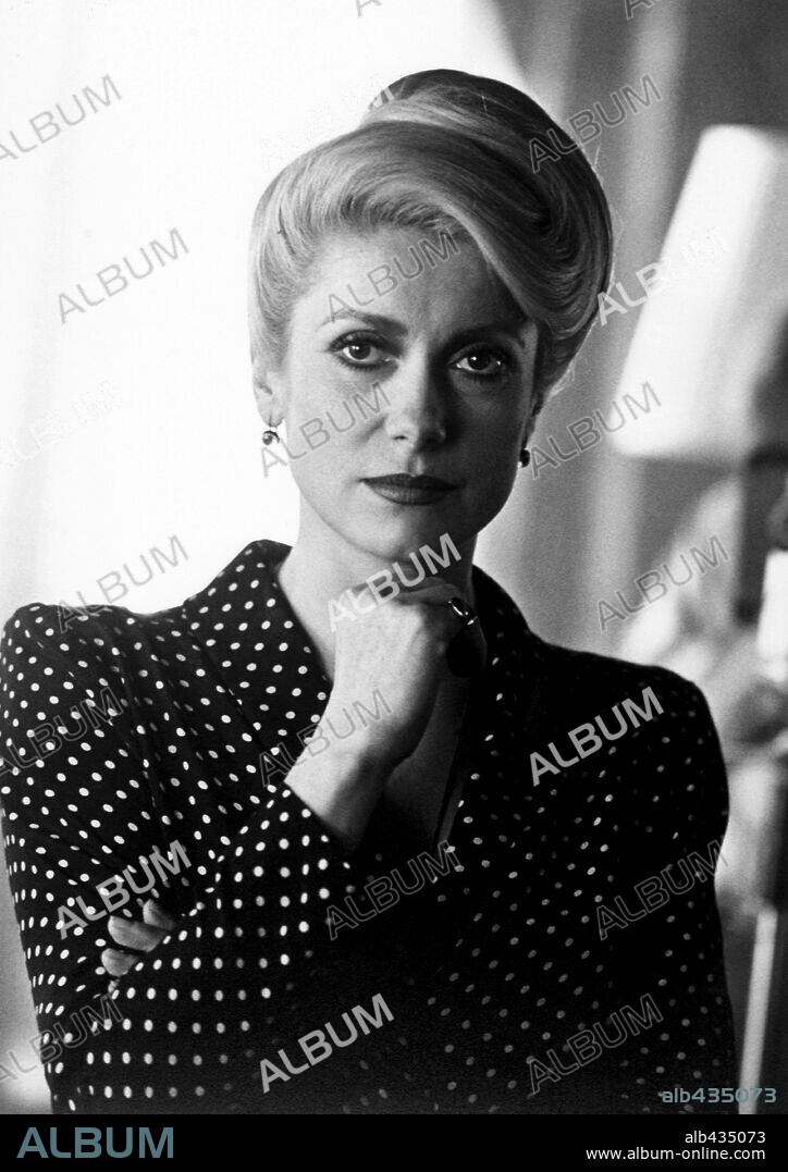 CATHERINE DENEUVE in THE HUNGER, 1983, directed by TONY SCOTT. Copyright Metro-Goldwyn-Mayer (MGM).