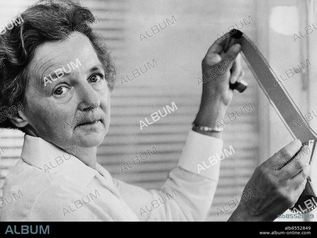 ARKIV 19630901. Carin Rosén, Stig Wennerströms hemhjälp, som värvades som agent för Säpo i syfte att skaffa fram fällande bevis mot den spionmisstänkte översten. I juni 1963 hittade Carin Rosén filmrullar gömda på Wennerströms vind. Filmerna visade sig innehålla hemliga handlingar och Wennerström greps några veckor senare, den 25 juni 1963. Foto: Expressen / SCANPIX kod 192. -- AFTONBLADET OUT --.