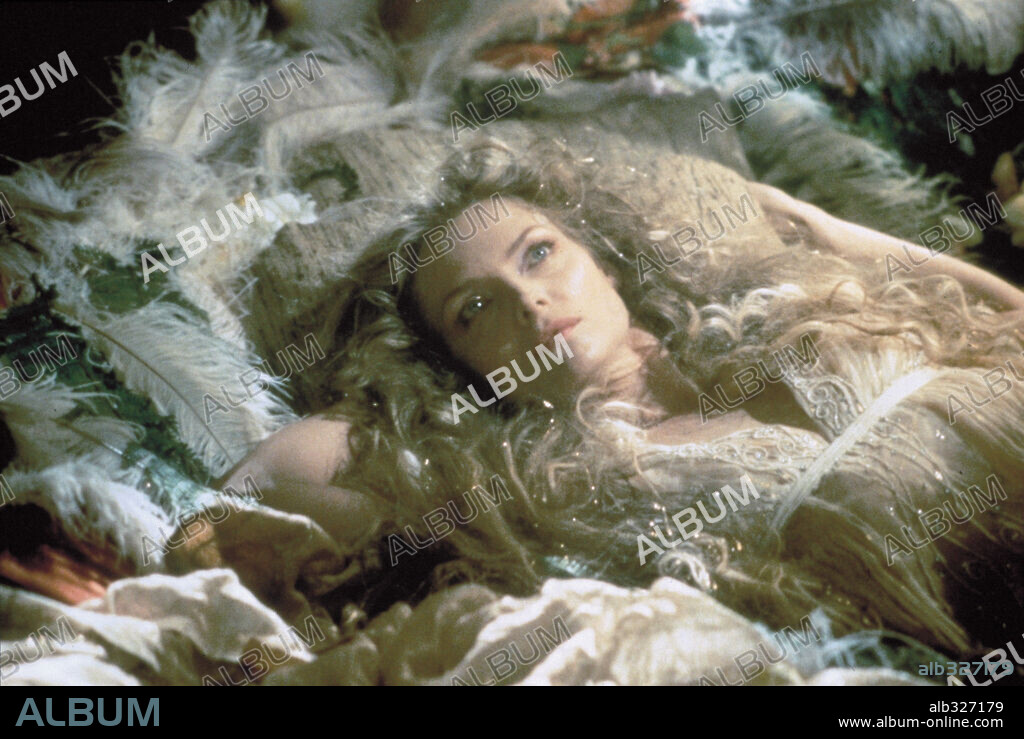 MICHELLE PFEIFFER in A MIDSUMMER NIGHT'S DREAM, 1999, directed by MICHAEL HOFFMAN. Copyright FOX SEARCHLIGHT PICTURES.
