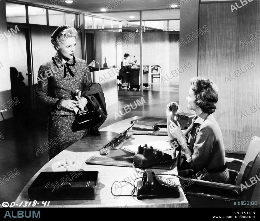 JUDY HOLLIDAY en UN CADILLAC DE ORO MACIZO, 1956 (THE SOLID GOLD CADILLAC), dirigida por RICHARD QUINE. Copyright COLUMBIA PICTURES.