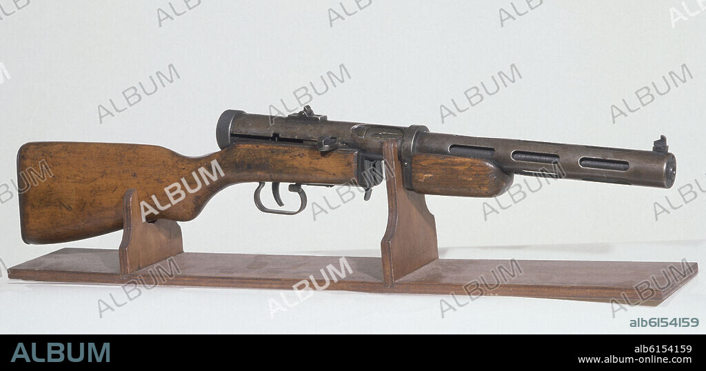 SUBFUSIL AMETRALLADOR DE ASALTO SOVIETICO DE 7,62.