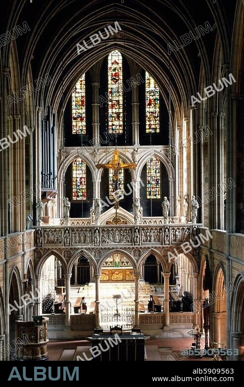 London (Great Britain), St. Augustine, Kilburn, Park Road. (built 1871/79; Arch.: John Loughborough Pearson). Interior view: choir and rood screen. Photo, undated.