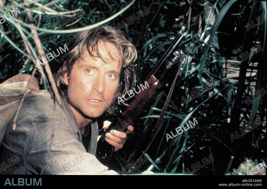 MICHAEL DOUGLAS en TRAS EL CORAZÓN VERDE, 1984 (ROMANCING THE STONE), dirigida por ROBERT ZEMECKIS. Copyright 20TH CENTURY FOX.