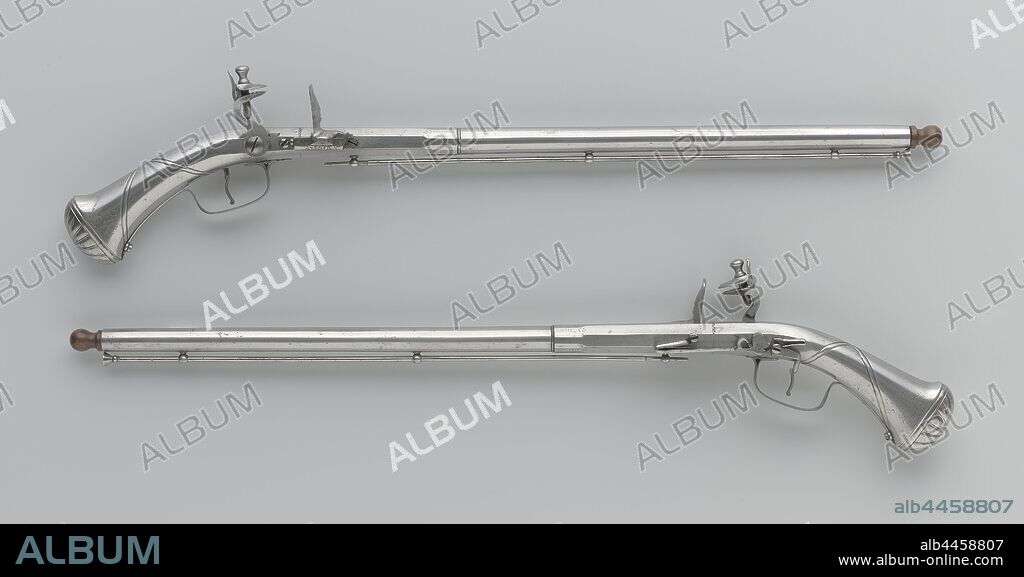 Flint gun with iron butt, All-iron flint gun, part of a couple. The lock mechanism is located entirely on the outside, the pan and the spring are hidden behind a casing engraved with a blossom branch. The three upper surfaces of the barrel are engraved on the back with tulips. The flask consists only of an iron grip that forms an extension of the barrel, the grip is deeply incised with two pairs of oblique lines that intersect, and at the bottom with two blossom branches, the butt knob is decorated with a pattern of radiating ribs. The iron fitting consists of three eyelets soldered to the barrel in the form of knobs as loading rod tubes, and a flat trigger guard engraved with a rose, the loading stick is made of steel., anonymous, 1645 - 1650, iron (metal), steel (alloy), soldering, l 60.4 cm l 53 cm d 14.1 mm w 1057 gr.