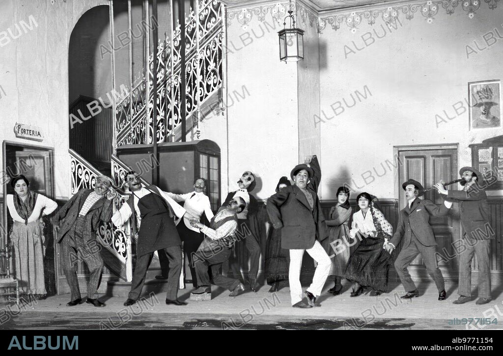 13 diciembre 1917. En el teatro Infanta Isabel, de Madrid. Una escena de la historieta cómica en dos Actos, de López Montenegro y Peña, "el Ascensor", Estrenada anoche.