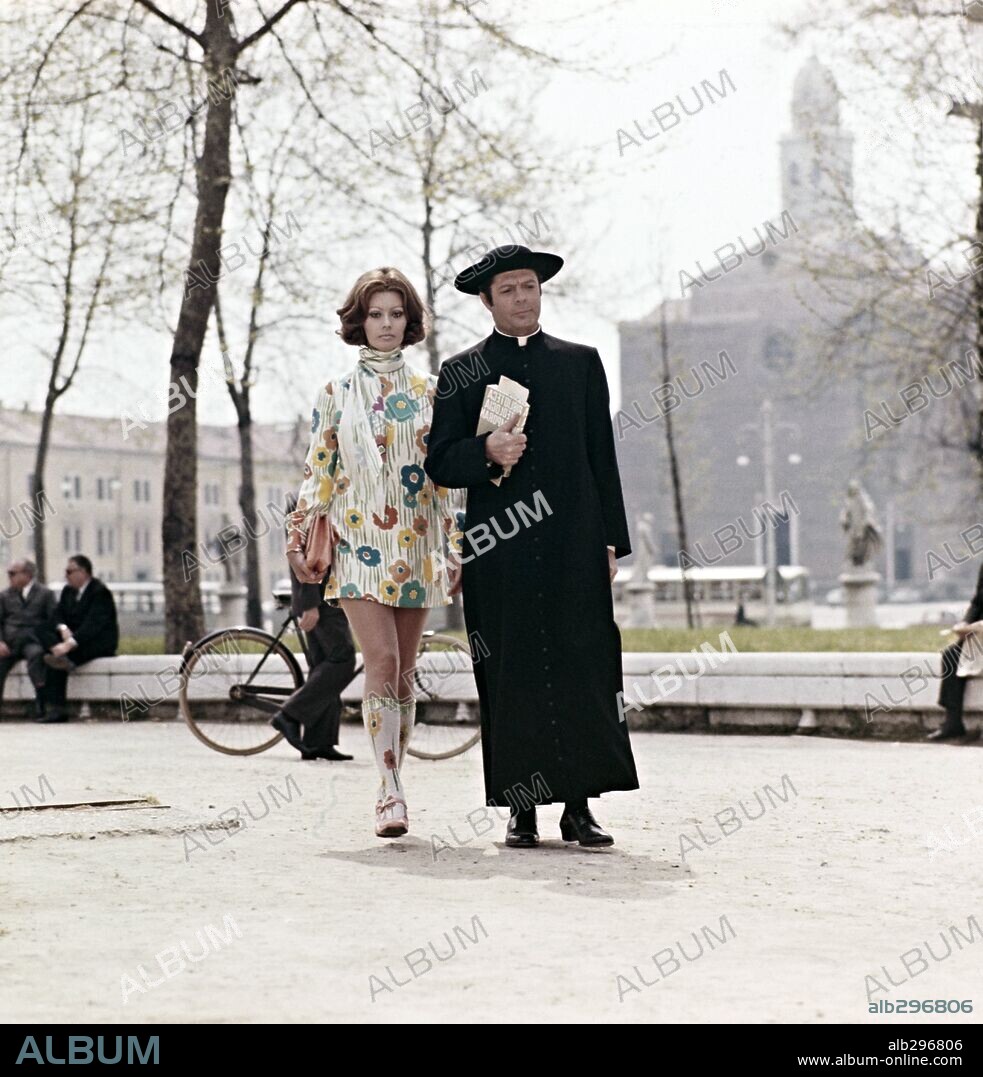 MARCELLO MASTROIANNI und SOPHIA LOREN in LA MOGLIE DEL PRETE, 1971, unter der Regie von DINO RISI. Copyright CHAMPION FILM/EDIT.
