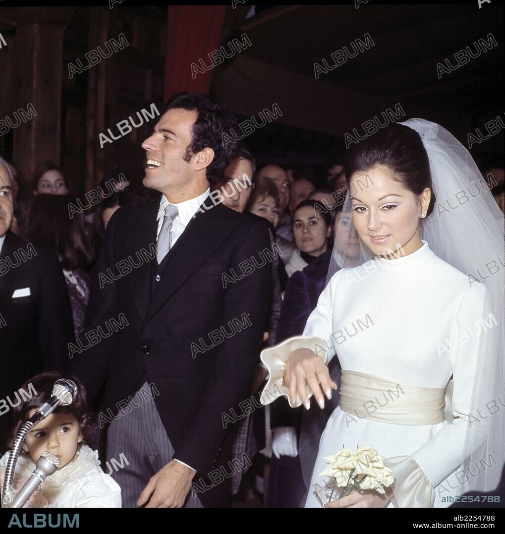 BODA DEL CANTANTE JULIO IGLESIAS E ISABEL PREYSLER. 29/01/1971. ILLESCAS.