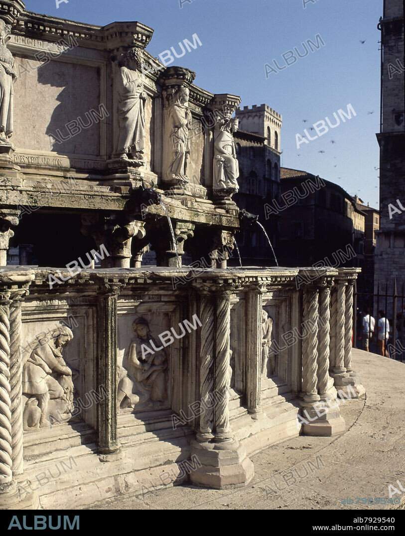 NICOLA PISANO 1220-284 Y GIOVANNI PISANO. FONTANA MAYOR 1275-DET DE LAS ESCULTURAS Y RELIEVES.
