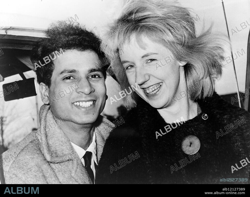 GERDA KLEUVER AT GRETNA GREEN WEDS HEMENDRA SHAH /. 26 FEBRUARY 1962.