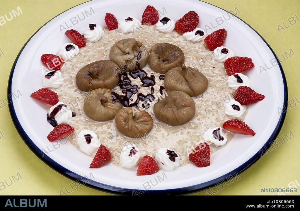 Oporto figues. Dessert. Cuisine School Luis Irizar. Donostia-San Sebastian, Gipuzkoa. Euskadi. Spain. / Higos al Oporto. Postres, Escuela de Cocina Luis Irizar, Donostia, San Sebastián. Gipuzkoa. Euskadi. España.