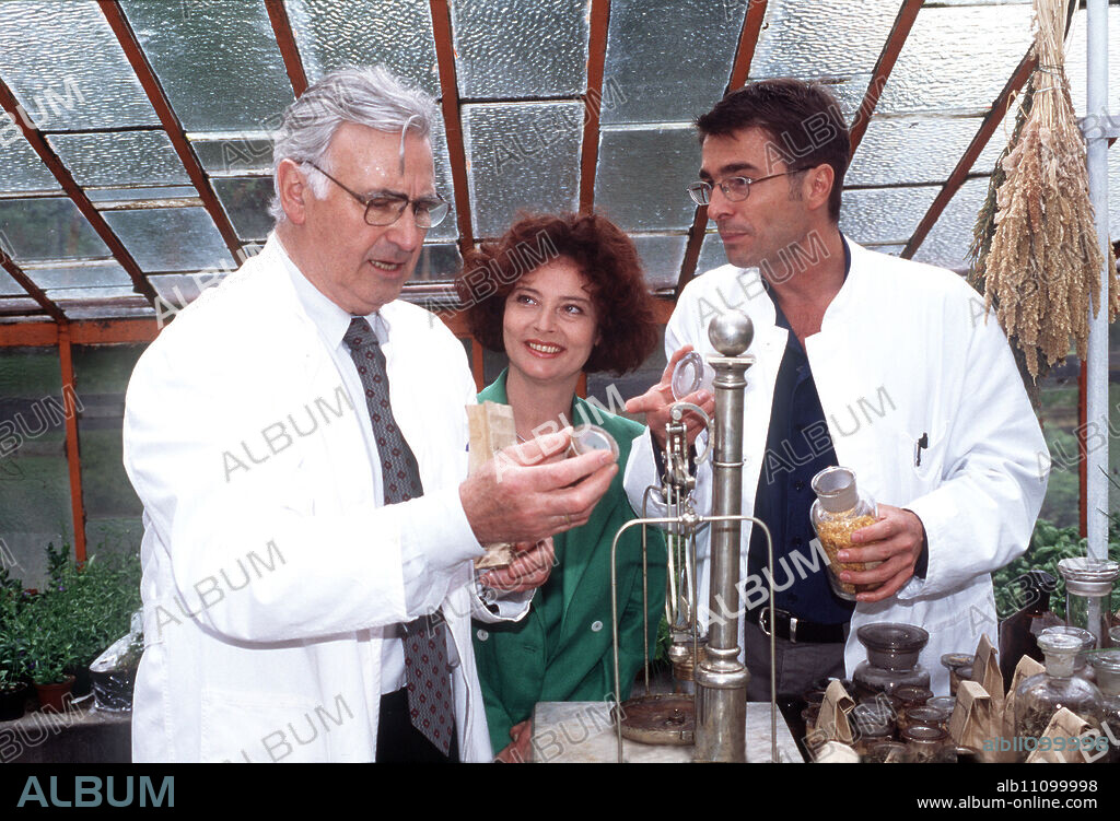 KURKLINIK ROSENAU - Exciting stories about the Kurklinik Rosenau. In the picture: KARL MICHAEL VOGLER (Prof. Bernhardt), ANGELIKA PERDELWITZ (Marion Dieckhoff) and STEFAN GUBSER (Dr. Tannert) aka. Pilot film for the family series / Headline: KURKLINIK ROSENAU / Germany 1995.