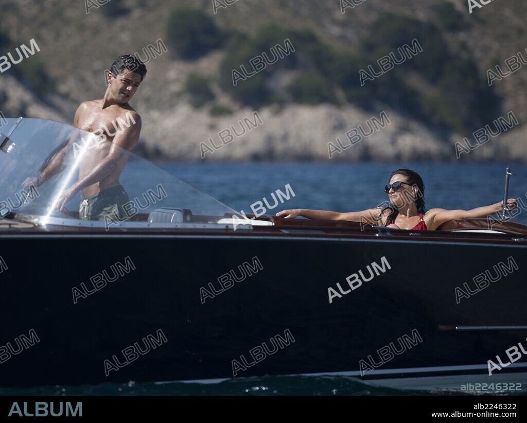 DOMINIC COOPER and LARA PULVER in FLEMING, THE MAN WHO WOULD BE BOND, 2014. Copyright BBC AMERICA/ECOSSE FILMS/SKY ATLANTIC.
