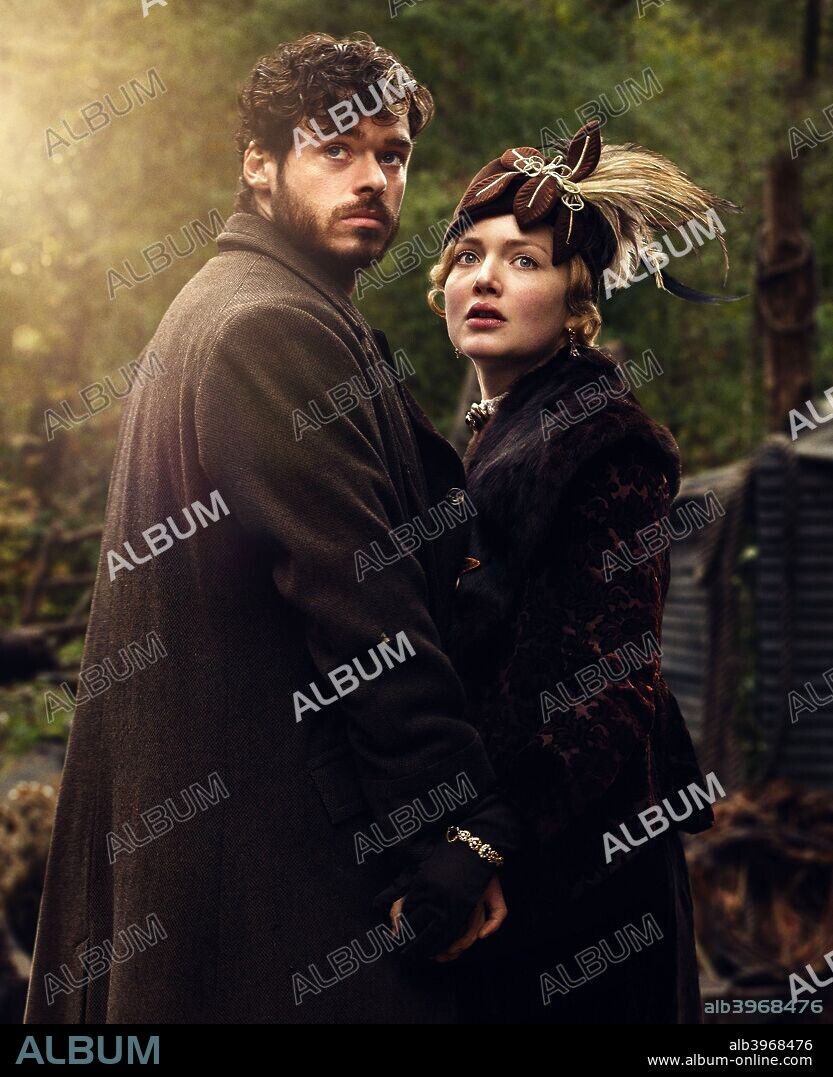 HOLLIDAY GRAINGER and RICHARD MADDEN in LADY CHATTERLEY'S LOVER, 2015, directed by JED MERCURIO. Copyright Hartswood Films/Serena Cullen Productions.