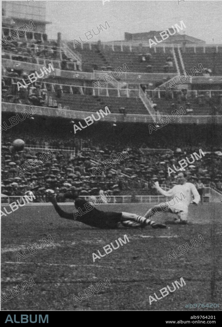 Day 15. 01/06/1963. Madrid (Santiago Bernabéu). Real Madrid CF - Athletic club de Bilbao 3-2 Referee: good Perales Goals: 1:0 (18) Di Stéfano, 1:1 (34) Argoitia, 2:1 (49) Di Stéfano, 3:1 (72) Gento , 3:2 (88) Argoitia. Real Madrid CF: Vicente Traín; Isidro, Santamaría, Casado; Müller, Pachín; Amancio, Félix Ruiz, Di Stéfano, Puskas, Gento. (Coach: Miguel Muñoz) Athletic club of Bilbao: Carmelo C.; Orúe JM, Echeverría LM, Aranguren; Aguirre S., Uriarte; Sáez, Uribe I., Menchaca F., Argoitia, Arteche M. (Coach: Ángel Zubieta).