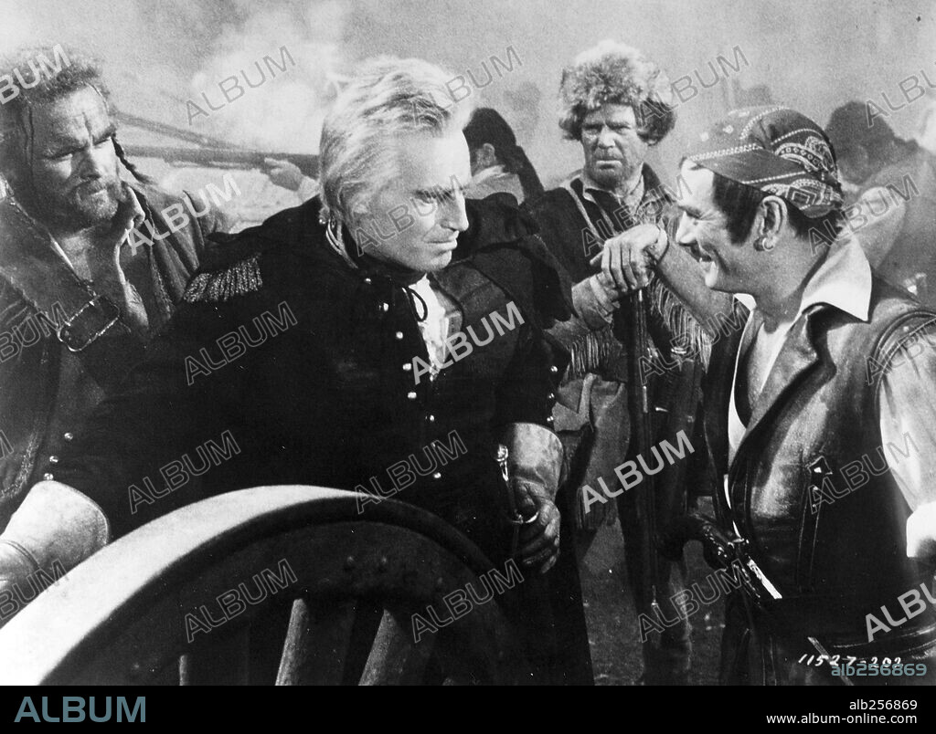 CHARLTON HESTON y YUL BRYNNER en LOS BUCANEROS, 1958 (THE BUCCANEER), dirigida por ANTHONY QUINN. Copyright PARAMOUNT PICTURES.